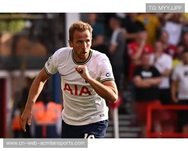 凯恩背身轻弹给出完美落点，热刺攻势从容展开