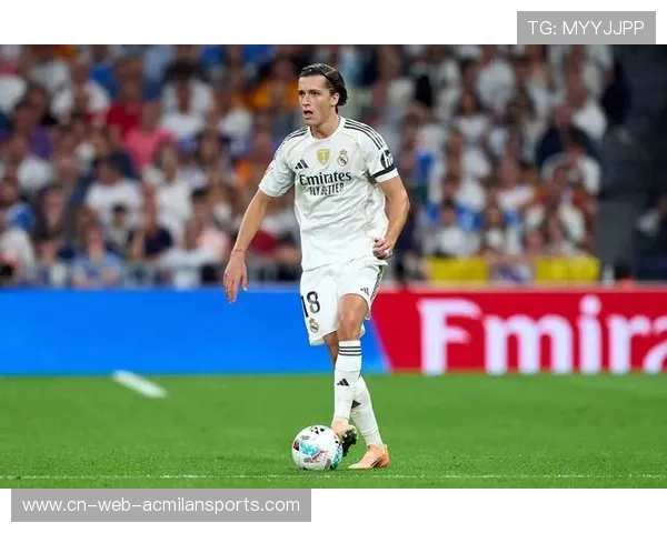 皇马在训练中模拟欧洲对手的高位压迫，传球选择被压缩