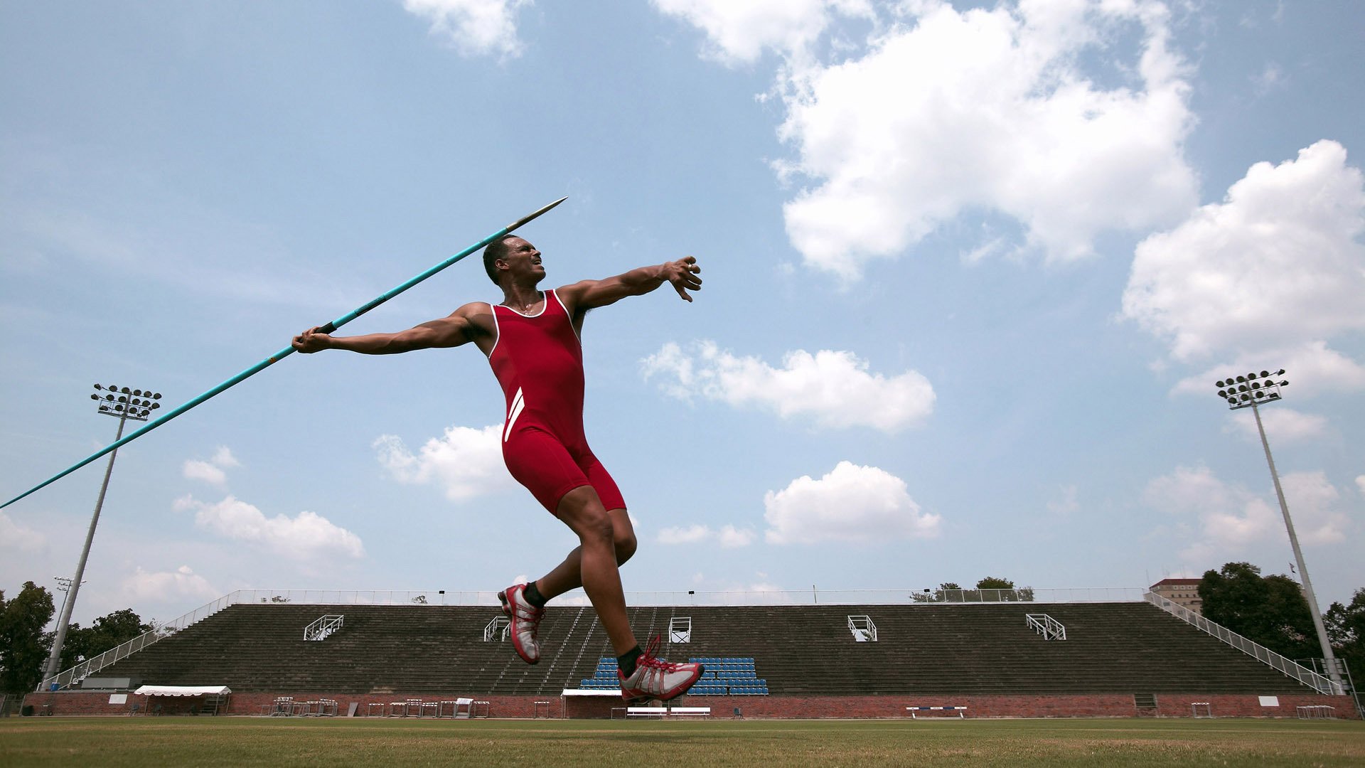 凯尔·查默斯男子100米自由泳决赛强势冲刺，男子100米自由泳决赛冠军